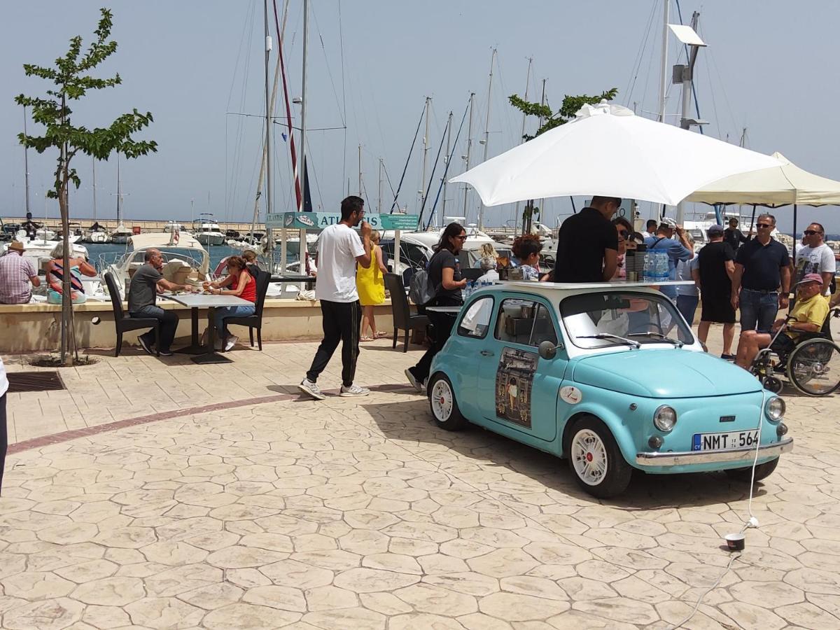 The Summer Haven Polis Luaran gambar